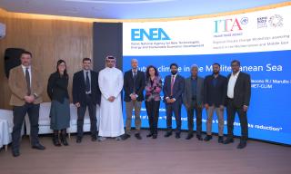 Foto di gruppo a Doha con i ricercatori ENEA